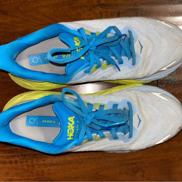 Hoka Arahi 6 shoes. Size 8D - Picture 2 of 3